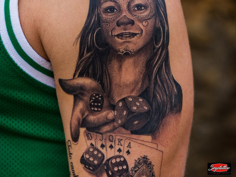 11.Zoe Saldana  catrina lanzando los dados.